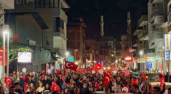 Sarıgöl’de Cumhuriyet coşkusu fener alayıyla sokaklara taştı