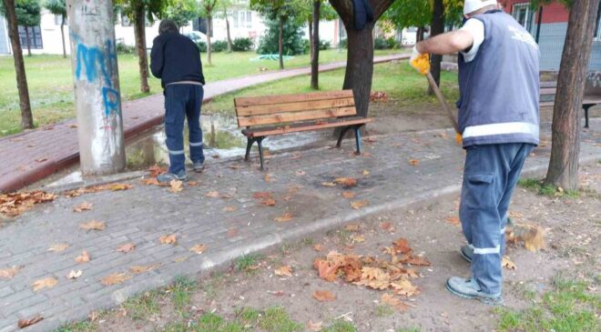Şehzadeler Belediyesi ekiplerinden yağmur sonrası temizlik