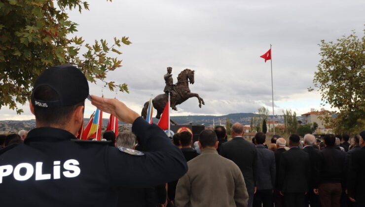 Selendi’de Cumhuriyet Bayramı coşkusu çelenk töreniyle başladı