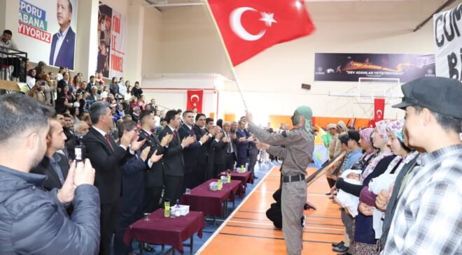 Selendi’de cumhuriyet coşkusu gençlik merkezine sığmadı