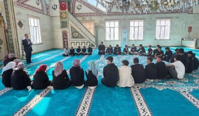 Selendi’de gençler cami çatısı altında buluştu