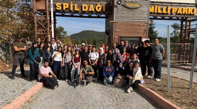 Spil Dağı’nın güzelliklerini kadraja taşıdılar