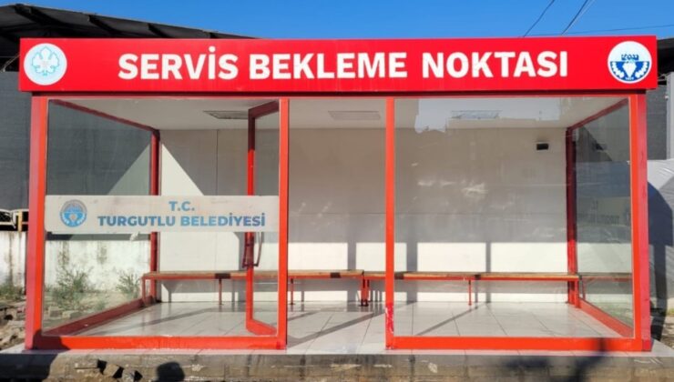 Turgutlu’daki servis durakları temizlenirken vatandaşlara da çağrıda bulunuldu