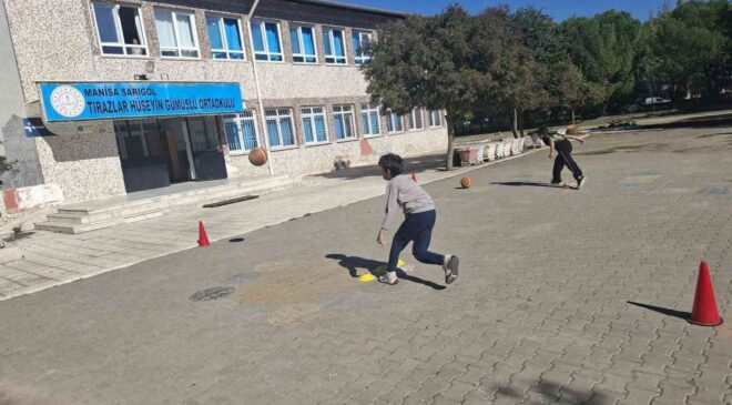 Unutulmaya yüz tutan oyunlar okul bahçelerinde hayat buluyor