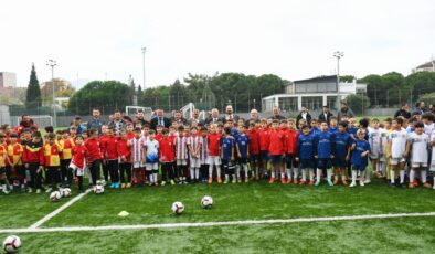 Yunusemre’de 29 Ekim coşkusu futbolla taçlandı