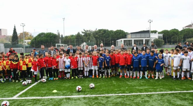 Yunusemre’de 29 Ekim coşkusu futbolla taçlandı