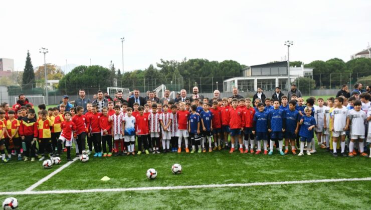 Yunusemre’de 29 Ekim coşkusu futbolla taçlandı