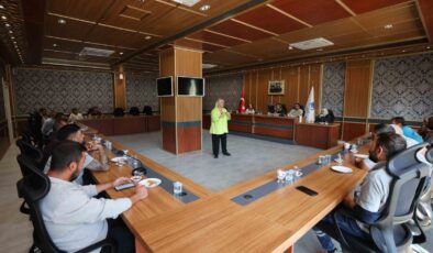 Yunusemre’de temizlik ekiplerine çevre bilinci eğitimi