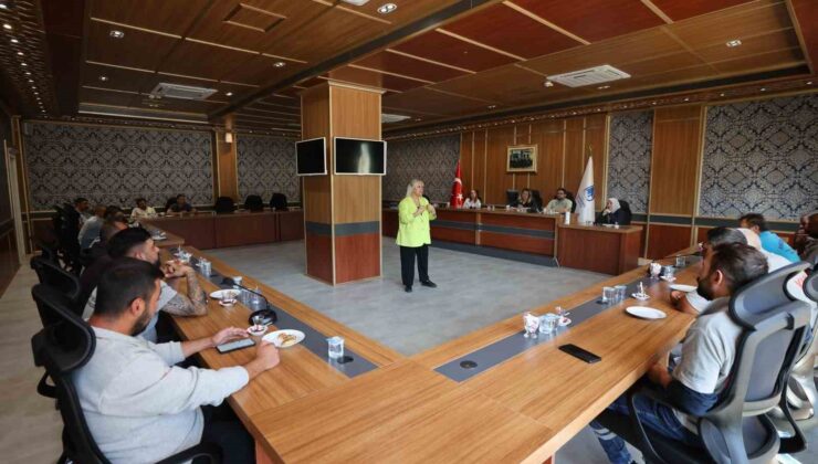 Yunusemre’de temizlik ekiplerine çevre bilinci eğitimi